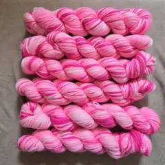 【新品未使用】ウール100%　毛糸　ピンク　赤　編み物　手芸　6本　300g