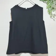 【ジーユー】黒 バックジップショルダータックプルオーバーノースリーブ Mサイズ