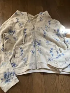 ユニクロ CABBAGES & ROSES 花柄フード付きパーカー