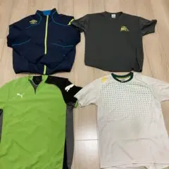 アンブロのウェアと他3枚セットです。