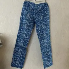 青色花柄カジュアルパンツ