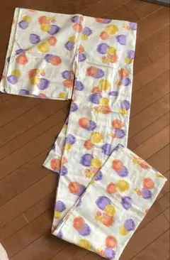 白地　三色柄　浴衣