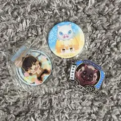 鬼滅の刃　嘴平伊之助　缶バッジ　アクリルキーホルダー　我妻善逸