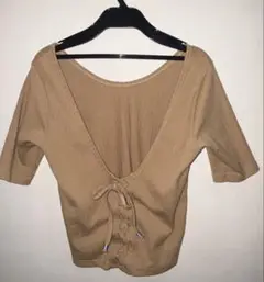 ROYAL ベージュ Vネック 半袖 トップス