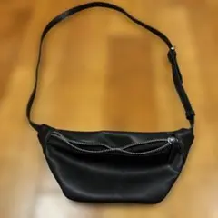 黒 ファスナー付き ボディバッグ