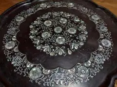 韓国　青貝螺鈿細工漆塗彫刻高級脚付折り畳みミニテーブル　鳳凰と花の装飾　未使用品 韓国 青貝螺鈿細工漆塗彫刻高級脚付折り畳みミニテーブル 鳳凰と