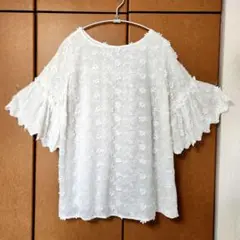 【新品】大きいサイズ3Ｌ　ホワイトレースフリル袖ブラウス　綿100％　花刺繍