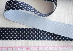 黒地に白のハート柄プリント サテンリボン 巾2.5㎝×2ｍ
