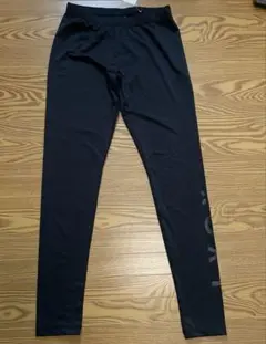 ラッシュガード　レギンスS ブラックロゴ