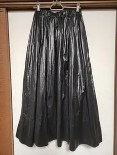 ブラック フレアスカート 光沢