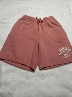 adidas ピンク ショートパンツ