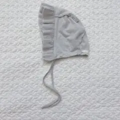 MONBEBE フリル付き　ボンネット グレー
