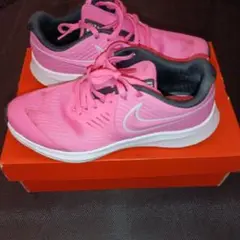 Nike ピンク ランニングシューズ