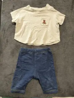 ベージュTシャツとデニムショートパンツセット
