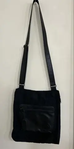 イビサ　黒のナイロンレザーショルダーバッグ