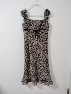 IMAGE【処分価格】黒地花柄ノースリーブロングワンピース