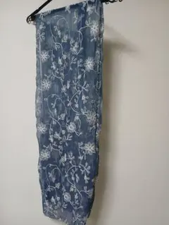 新品未使用　刺繍入り青色ストール 約180cm x 70cm