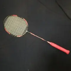 バドミントンラケットSTELLA300 黒/赤 スリムデザイン練習用にどうぞ☆