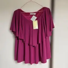 ピンクのフリルトップス