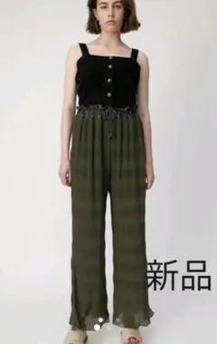 売り切りセール！★ 新品 ★ MOUSSY プリーツパンツ
