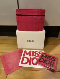 最新　DIOR ノベルティポーチ&メモ帳&カード2種