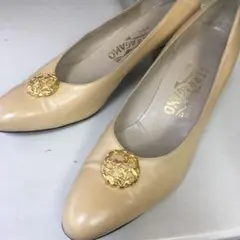 フェラガモパンプス