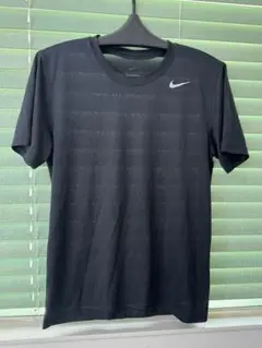 Nike DRI-FIT ブラックTシャツ