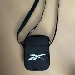 Reebok ブラック ショルダーバッグ