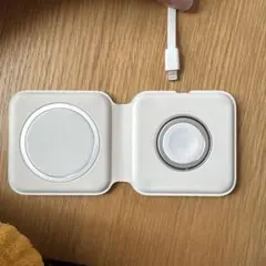 Apple Watch 充電器 ホワイト折りたたみ式