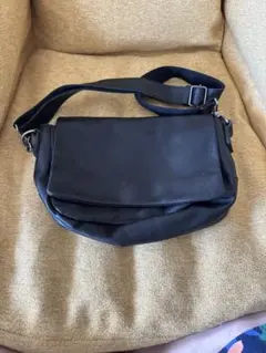 STUDIOUS 黒のレザーショルダーバッグ