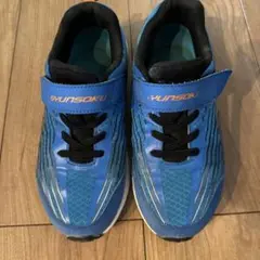 瞬足スニーカー　21.5