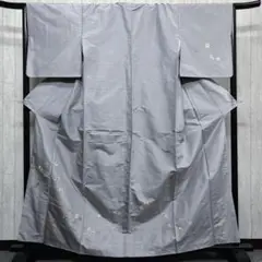 くすみのある薄紫の牛首紬に非常に良く似た紬地にスワトウ刺繍と刺繍の付け下げ 着物