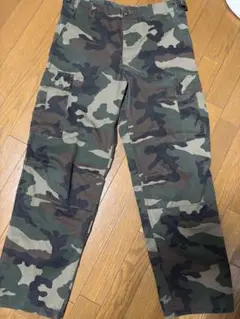 迷彩カーゴパンツ