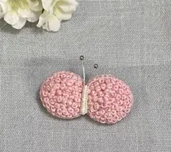 ⚮̈ ハンドメイド⚮̈ 刺繍ブローチ　ちょうちょ　Tシャツに付けてもcute