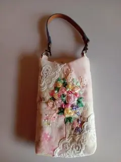 リボン刺繍　携帯ポーチ　小物入れ