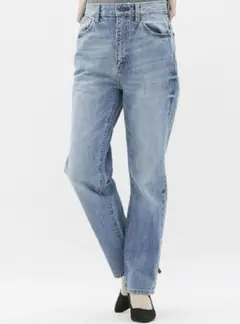 GU ハイウエストストレートジーンズ