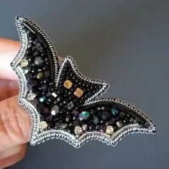 ☆ハンドメイド☆ビーズ刺繍ブローチ…ハロウィン・コウモリ
