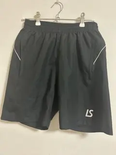 LSロゴ付き黒ハーフパンツ