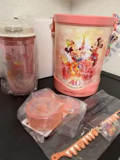 Disney ディズニー 40周年 タンブラー ランチトート キャンディ缶 2025年最新】ディズニー40周年スーベニアタンブラーの人気