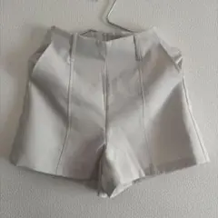 タック入りショートパンツ
