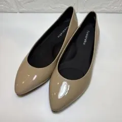 (未使用級)fuwaraku ベージュエナメルパンプス 22cm