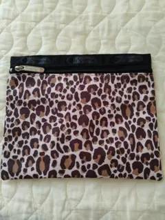 美品　LeSportsac ヒョウ柄ポーチ