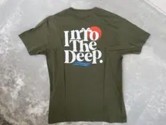Into The Deep オリーブ色 Tシャツ