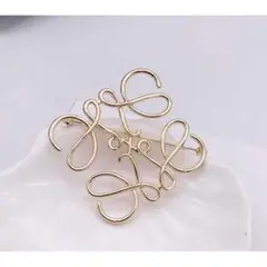 大人気❗️ アナグラム モチーフ ブローチ ゴールド アクセサリー 幾何学模様