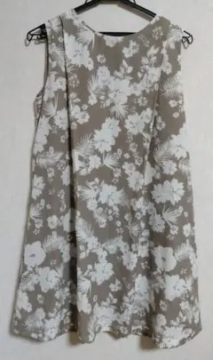 Techichi　ひざ丈 花柄ワンピース ハイビスカス