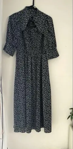 INGNI 花柄 デコルテ開きワンピース