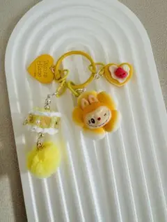花形ラブブとケーキ付きストラップ