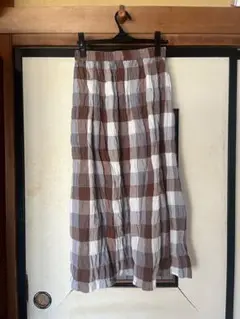 茶色と白のチェック柄ロングスカート