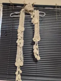 クリーム色 マクラメ編みスカーフ ボンボン付き
