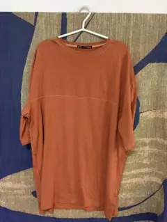 オレンジ ルーズフィット Tシャツ